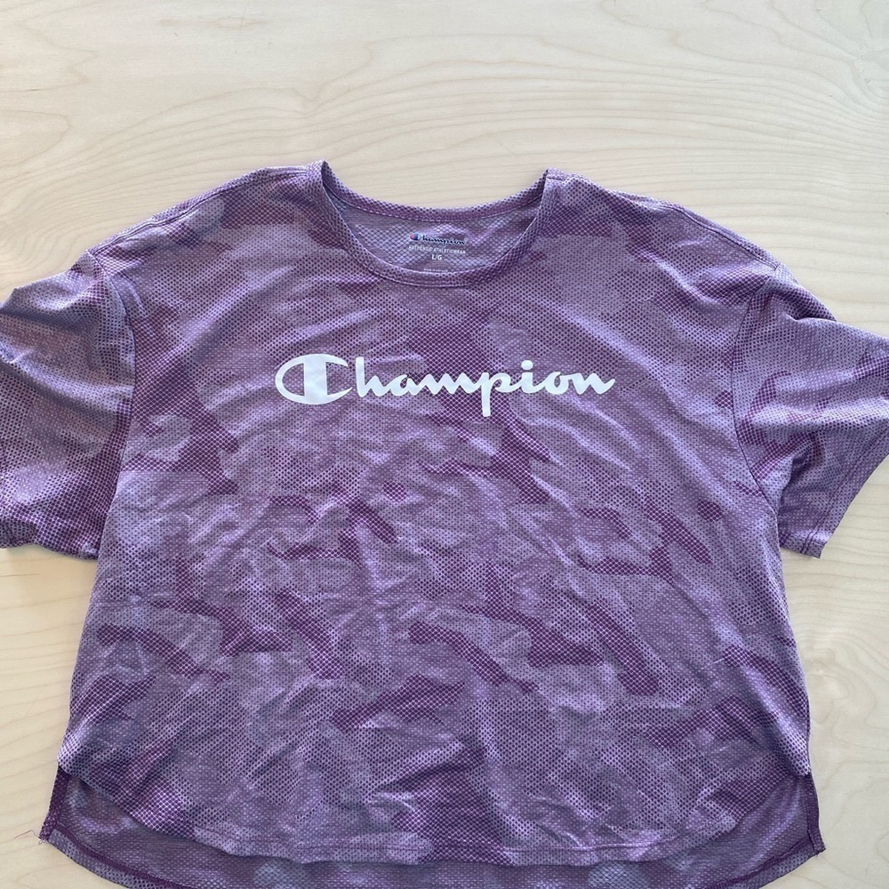 Champion Cropped Tee size Large (E)